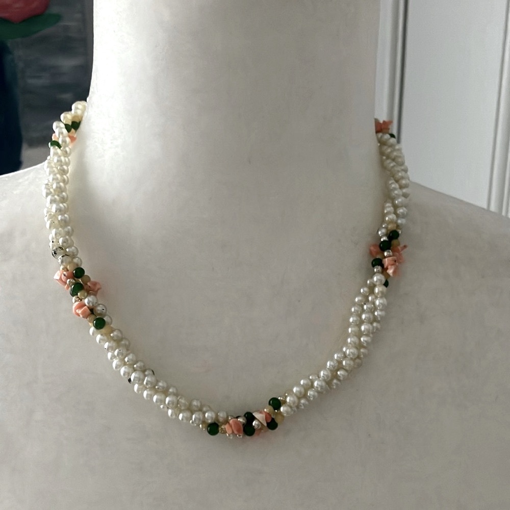Pearl and coral twisted 3 strand vintage short necklace